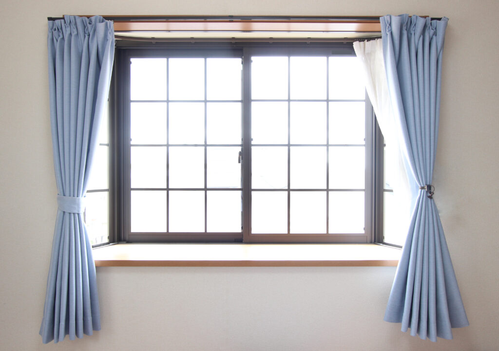 日が差し込む出窓